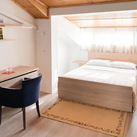 Artistic Blloku 3* ティラナ